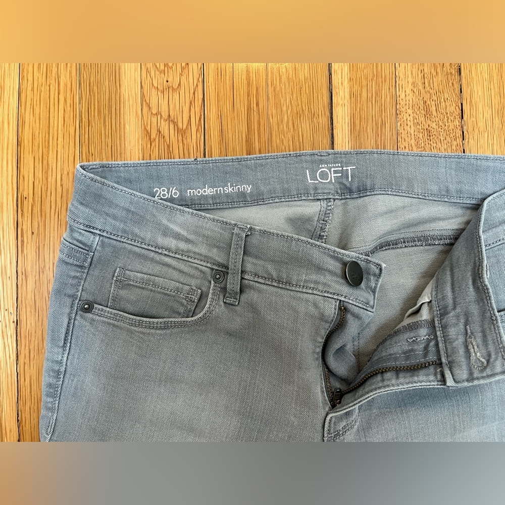 Ann Taylor LOFT Light Gray Jeans Size 6 / 28